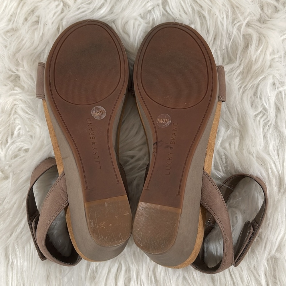 LUCKY BRAND Kanoa Taupe Suede Velcro Size 7 M Strappy 3” Wedge Sandals Tan/Brown - Picture 10 of 12